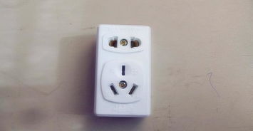 8孔多用小巧实用 10A 250V迷你快充排插的厂家直供之选